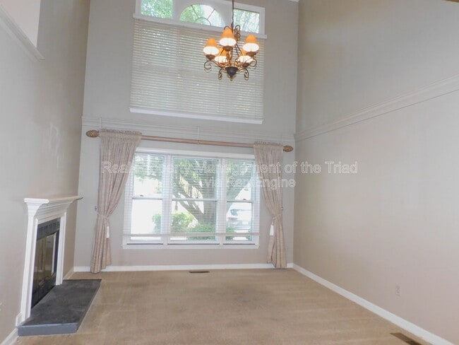 Building Photo - 22 Milpond Ln