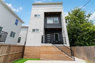 Building Photo - 3605 Noble St