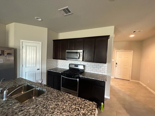 Building Photo - 3207 Sumac Dr