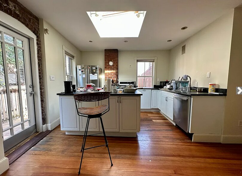 Building Photo - 151 Highland St