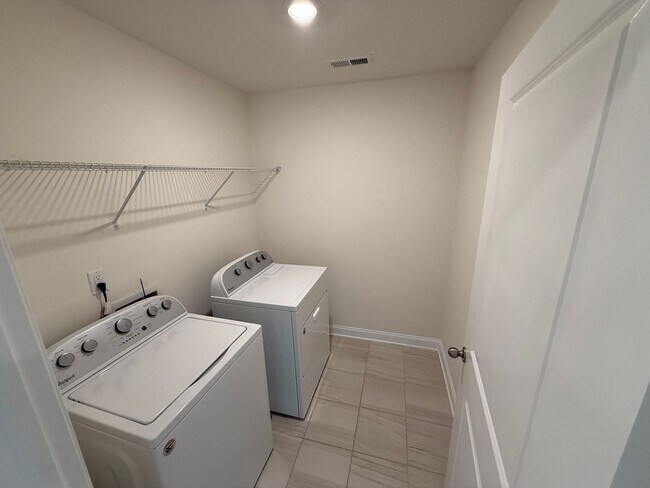 Building Photo - Ballantyne Home in great Location With Sun...