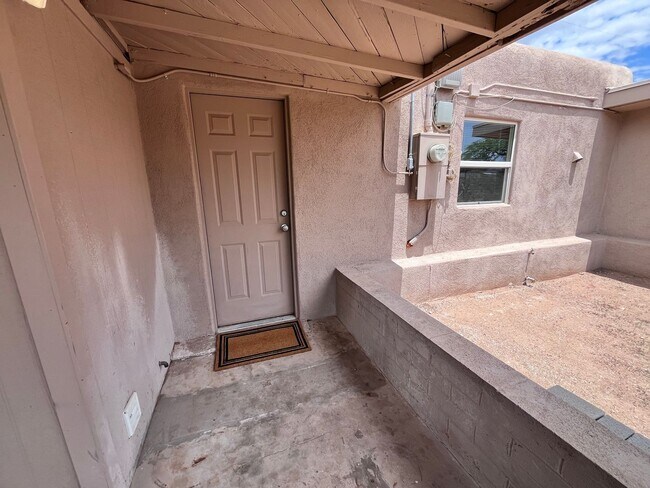 Building Photo - Spacious 1BR Guest House in Blenman-Elm – ...