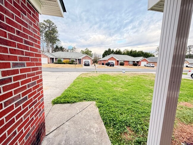 Building Photo - 110-112 Lyons Dr NW