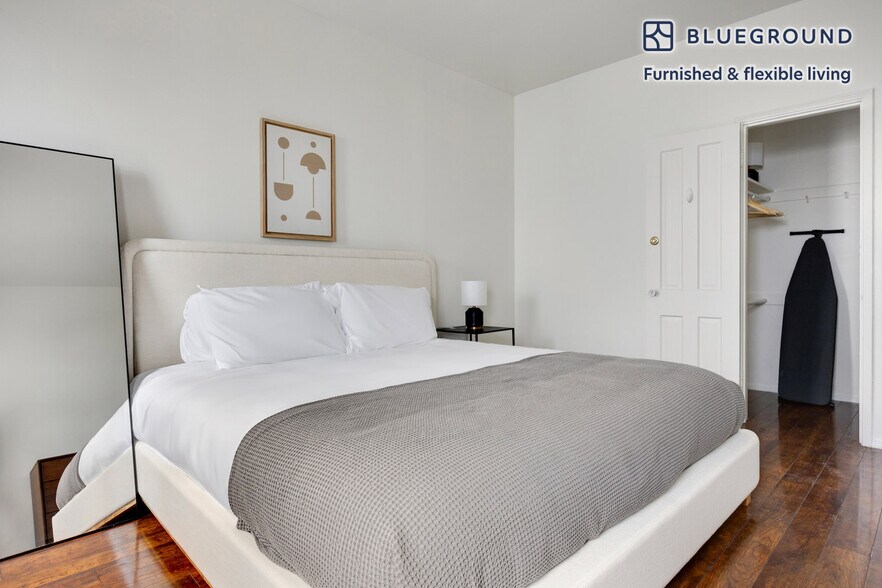 Building Photo - 135 S Reeves Dr