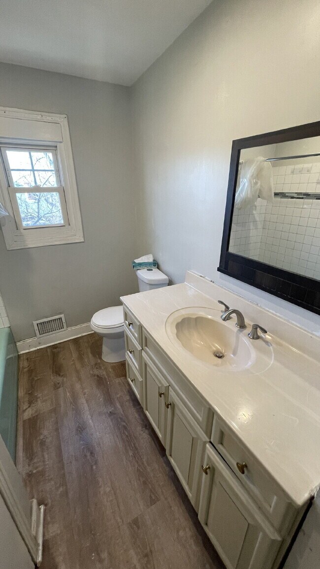 Building Photo - Spacious 4-Bedroom Home with 2 Full Bathrooms – Section 8 Approved and Ready for Move-In!