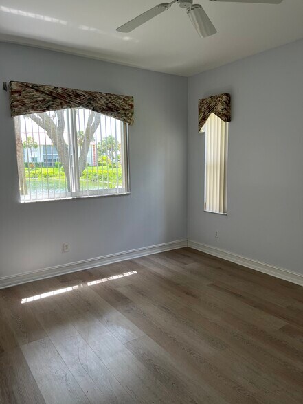 Building Photo - 655 Luisa Ln