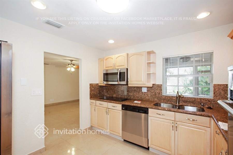 Building Photo - 11151 NW 36th Ct