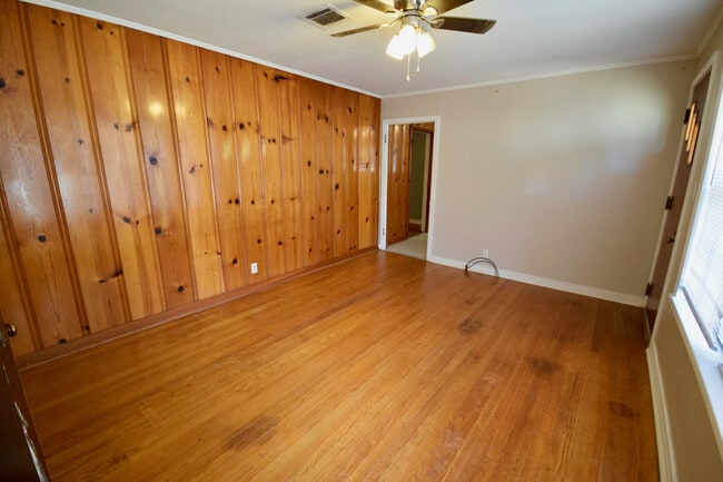 Building Photo - Spacious Home with lots of updates