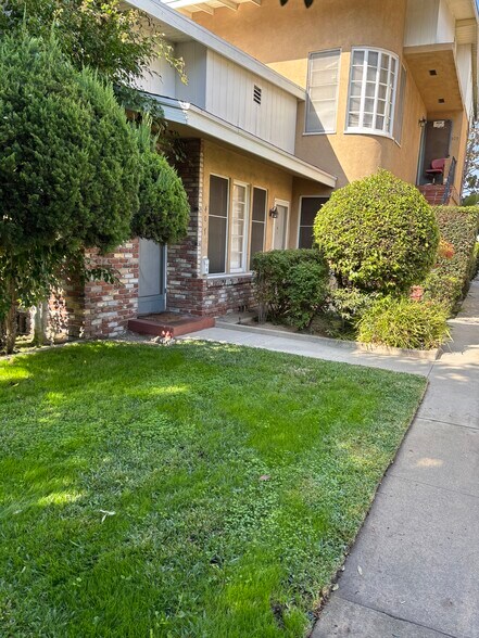 Building Photo - 407 Riverdale Dr