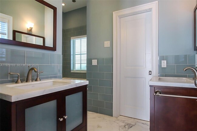 Building Photo - 1400 Alberca St