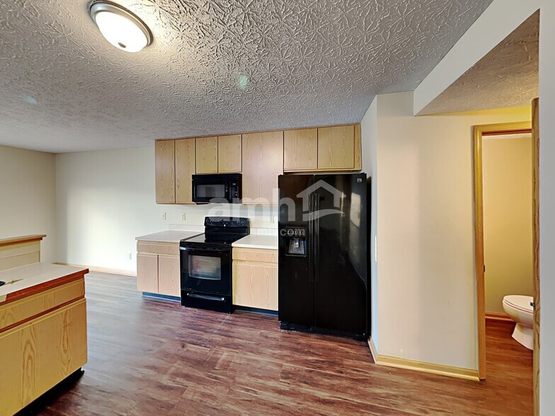 Building Photo - 2107 Waymont Rd