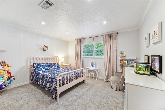 Building Photo - 3106 Redwood Lodge Dr