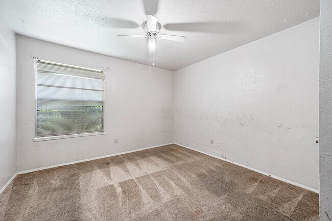 Building Photo - 17035 Seven Pines Dr