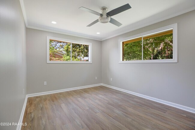 Building Photo - 113 Montgomery Dr