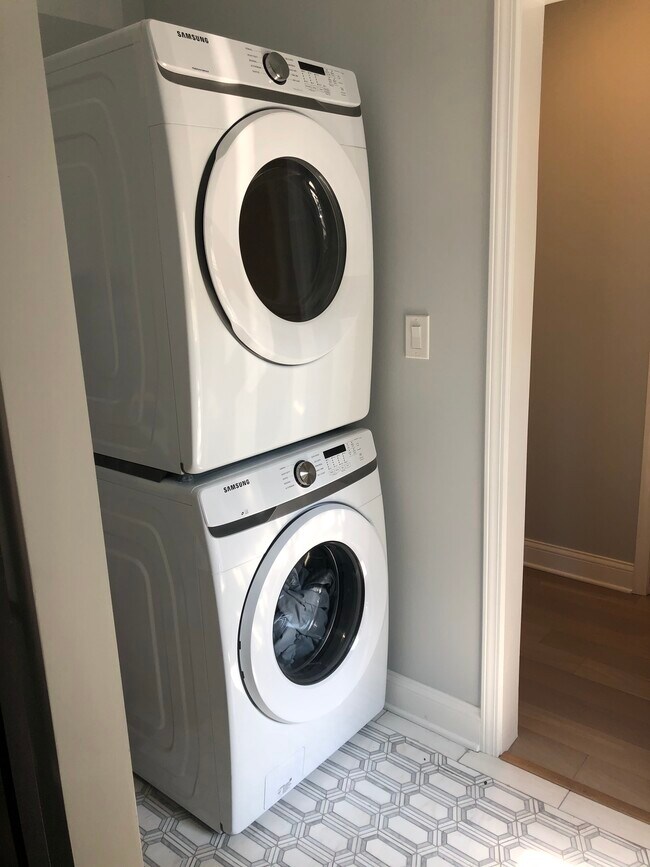 Building Photo - 605 N Humphrey Ave