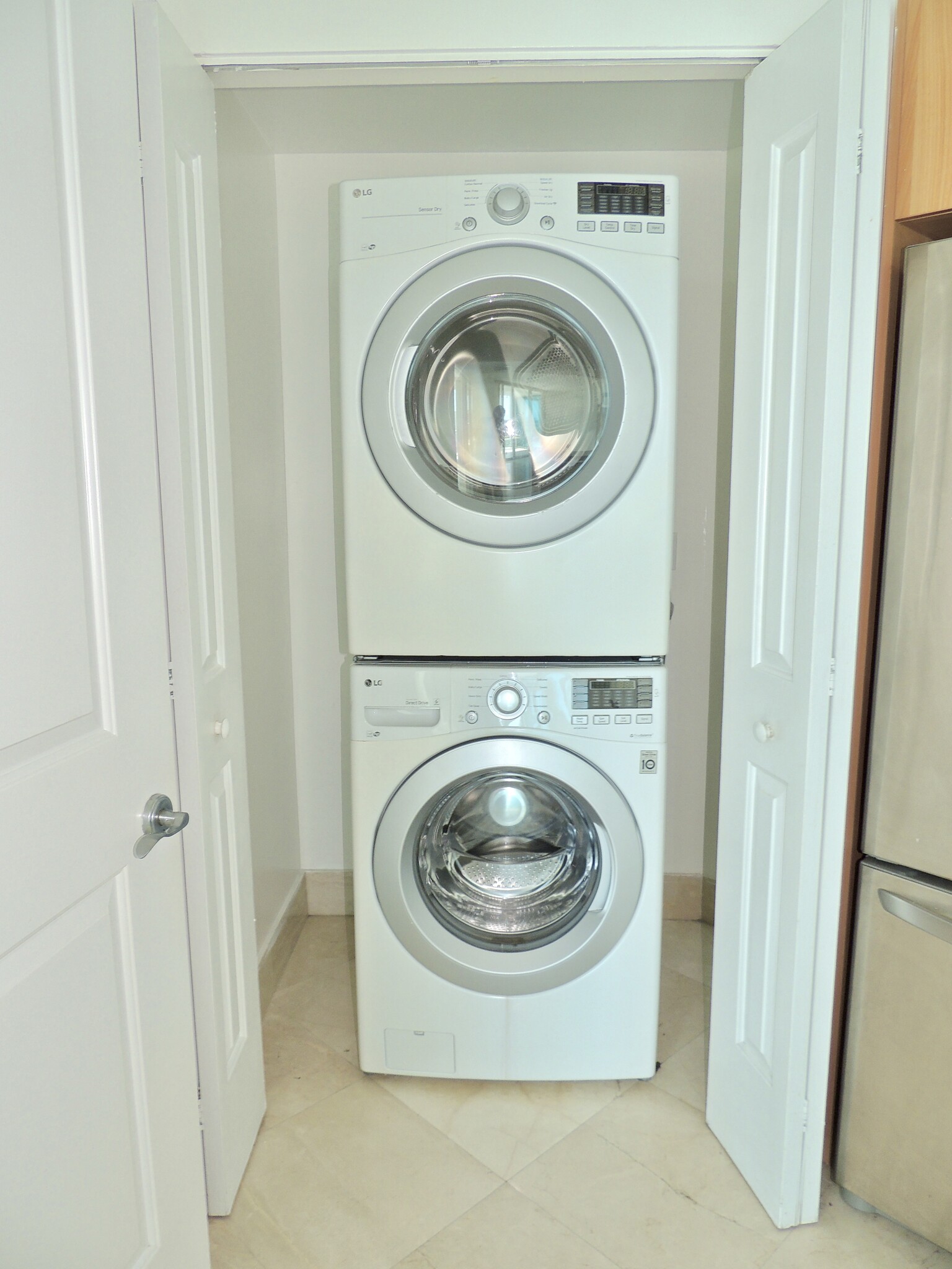 In-Unit Washer & Dryer - 480 NE 30th St