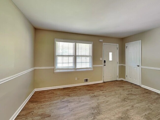 Building Photo - 4554 Wesley Dr