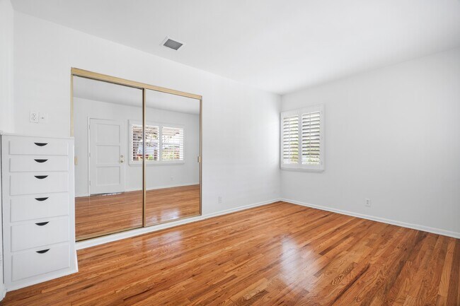 Building Photo - 4105 Irving Pl