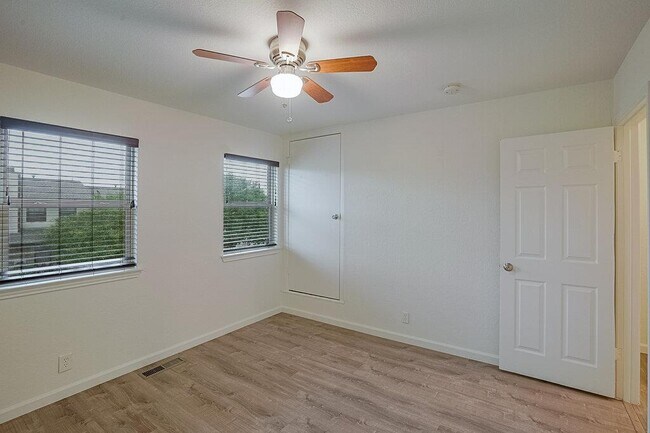 Building Photo - 7800 Northcrest Blvd