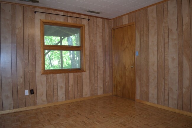 Building Photo - Marvelous 4 Bed 2.5 Bath House In Quarry H...