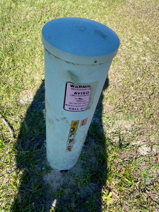 Building Photo - Desirable SW Ocala Neighborhood 3/2/2 **WON'T LAST**