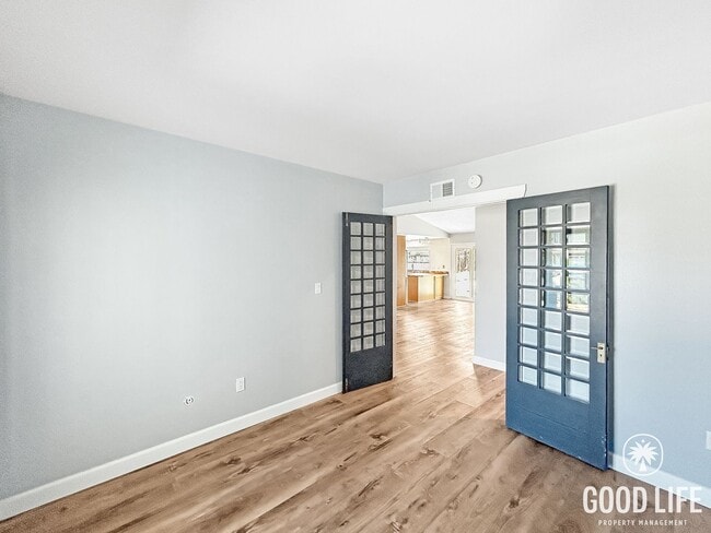 Building Photo - Beautiful 3BD/2BA w/ A/C, In-Unit Laundry, and 2-Car Attached Garage in San Carlos!