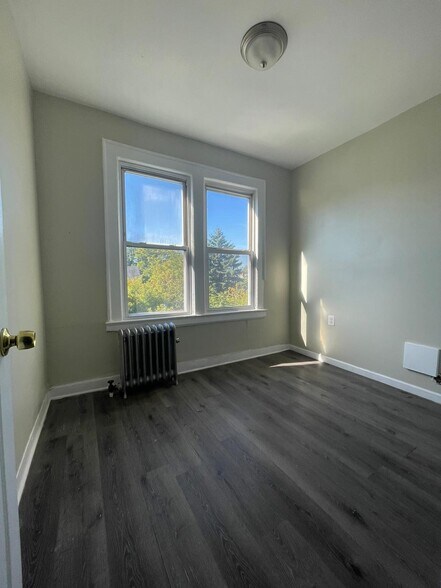 917 Grove St 3A - 916 Grove St
