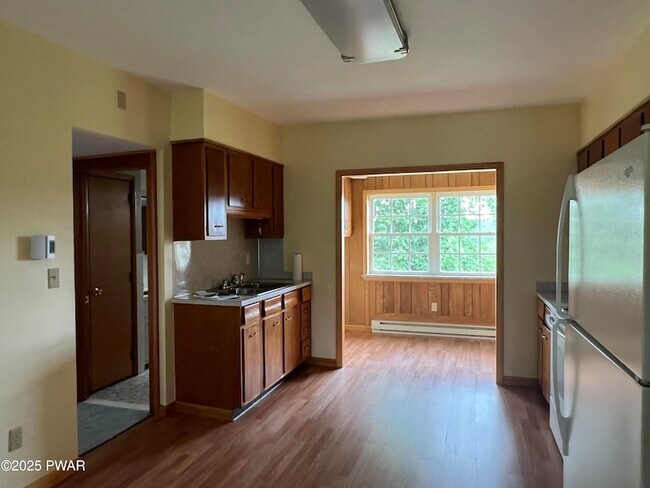 Building Photo - 453 Ridge Ave