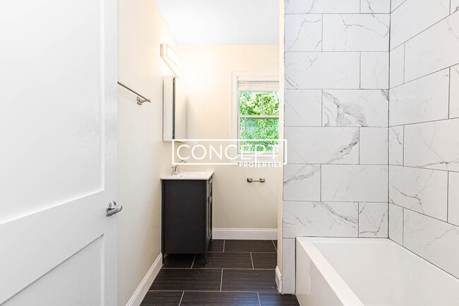 Building Photo - 118 Jerome St