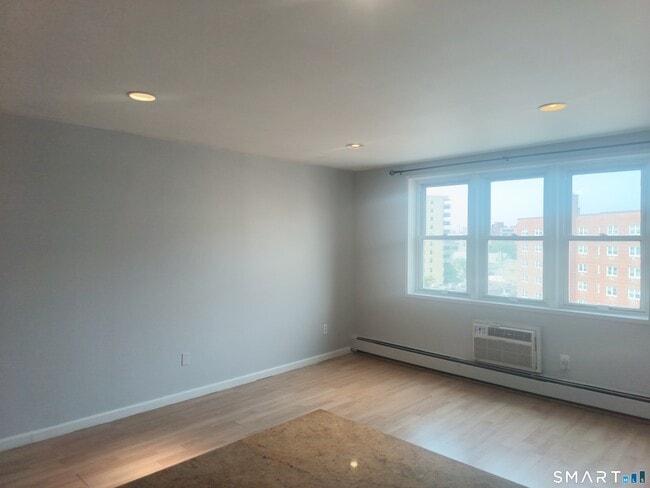 Building Photo - 140 Grove St
