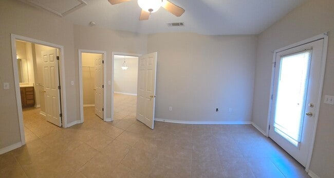 Building Photo - 204 Ann Cir