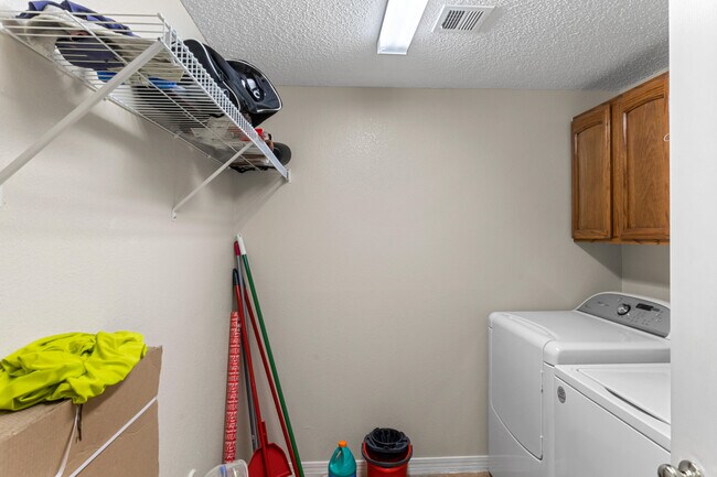Building Photo - 1529 Luz De Sol Dr