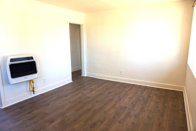 Building Photo - Affordable Two Bedroom