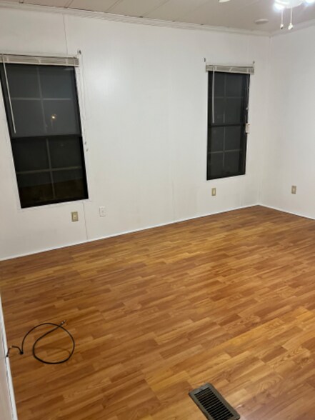 Building Photo - 5027 Henderson Cir