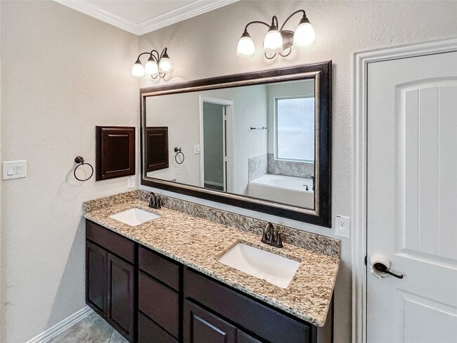 Building Photo - 25310 Evergreen Bend Dr