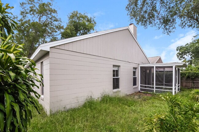 Building Photo - 1912 Windsor Oak Dr