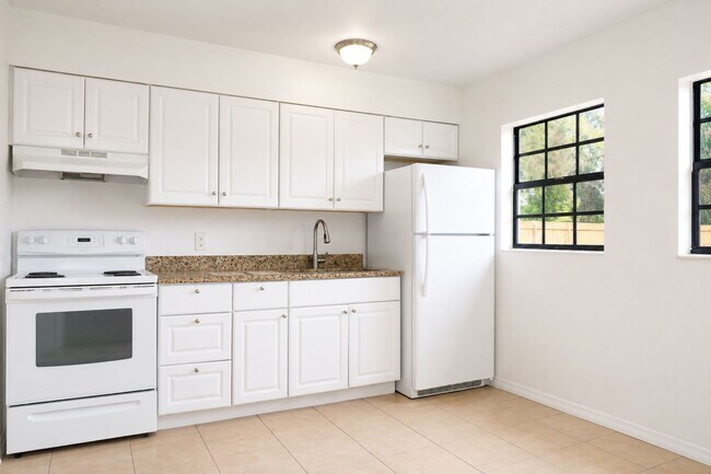 Building Photo - 3 Bedroom, 1 Bathroom Home for Rent in Apollo Beach!