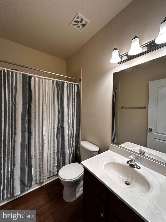 Building Photo - 212 Bowling Green Cir