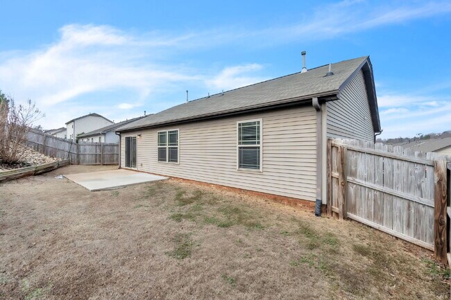 Building Photo - Elegant 3BR/2BA Home in Chartwell Estates with Fireplace & Fenced Yard $1800/mo rent