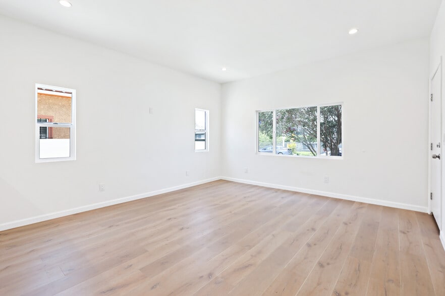 Building Photo - 5234 W 20th St