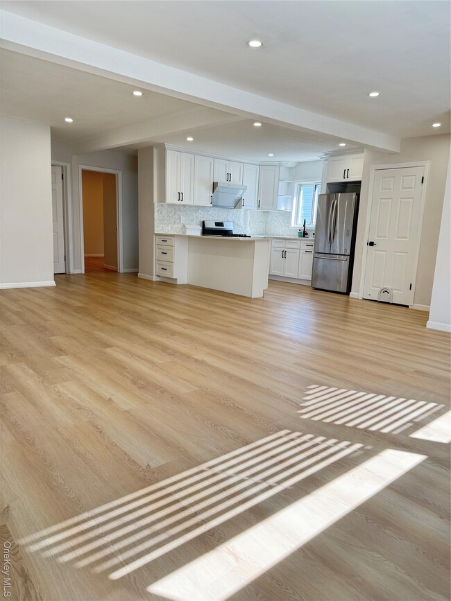 Building Photo - 660 S 10th St