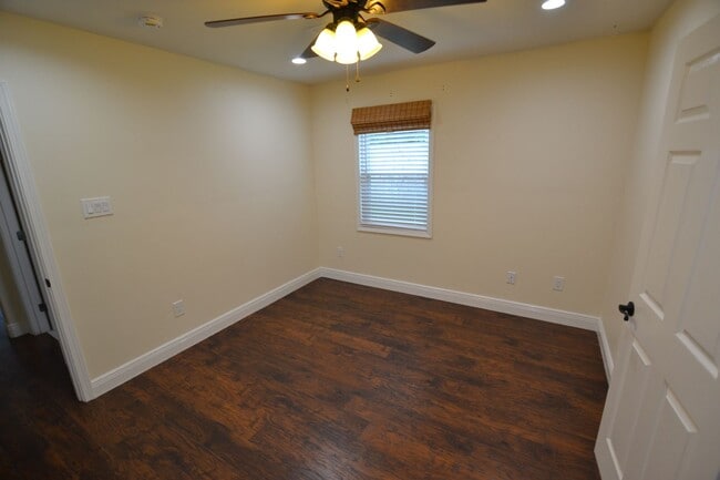Building Photo - Newly remodeled, 3 bedroom, 2 bath home near Southern University loaded with amenities!