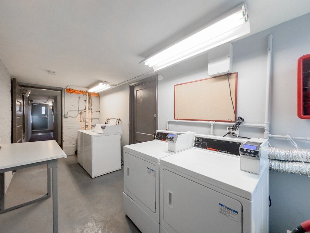 Building Photo - 1055 W George