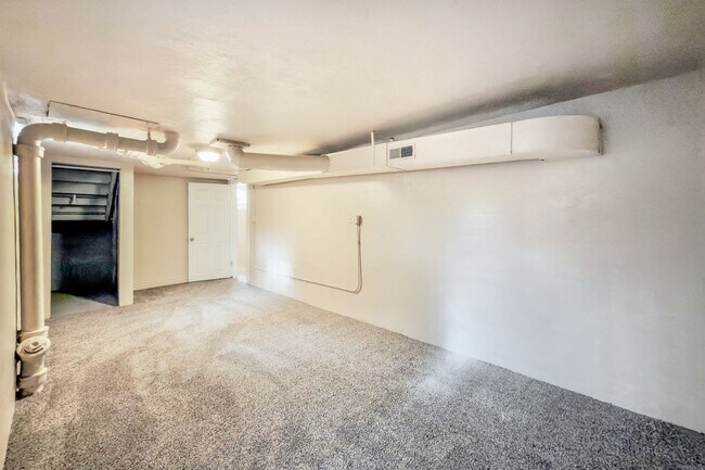 Building Photo - Binford