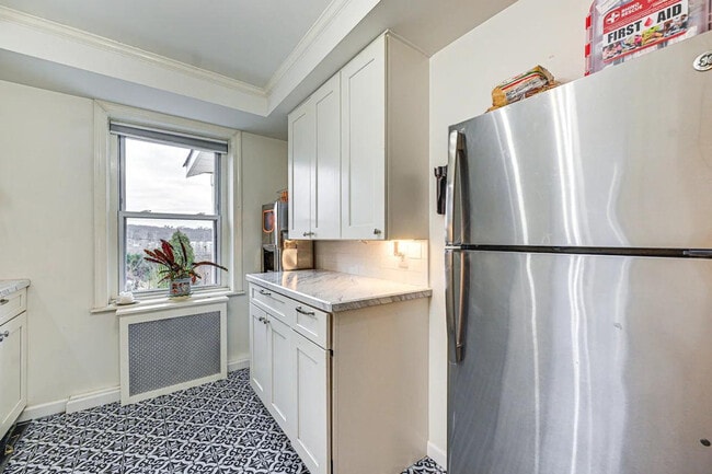 Building Photo - 5 Terrace Pl