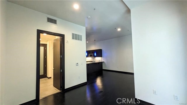 Building Photo - 655 S Hope St