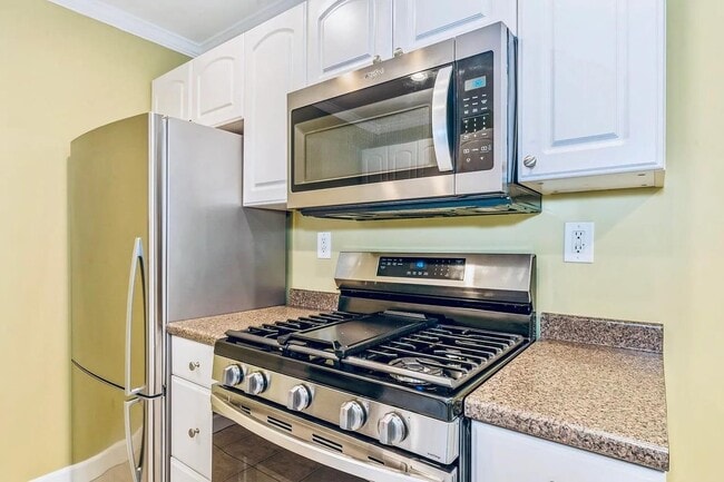 Building Photo - 1011 Avenue C