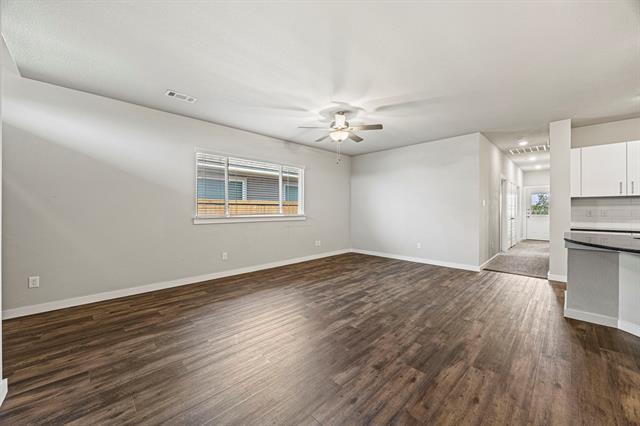 Building Photo - 617 Blackland dr