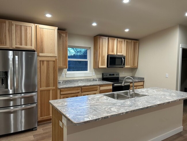 Building Photo - 2Br 2Full Baths and 2 walk in closets-privacy and space. Move in special $500 off first full mont...