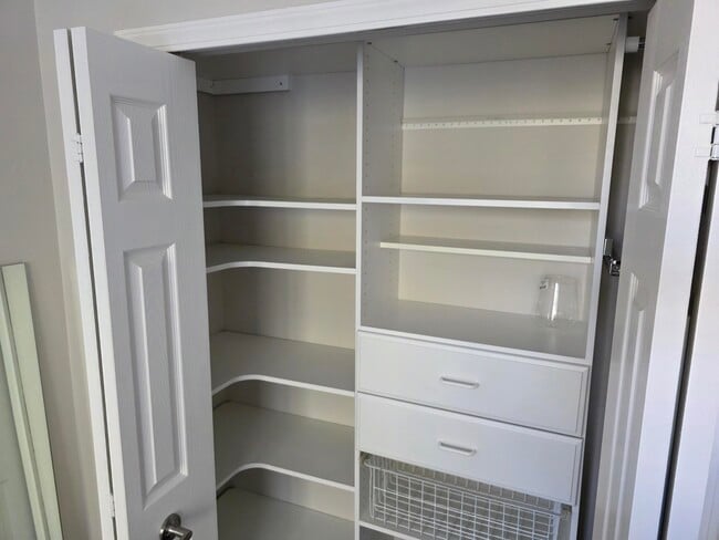 Building Photo - 3464 Huron View Ct